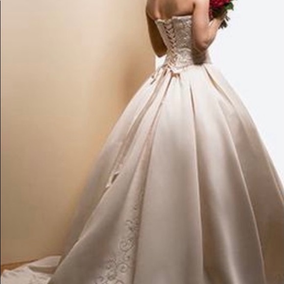 2 Piece Ballgown Wedding Dress-Matching Shawl and Purse. Brand New/Unaltered - Picture 5 of 12